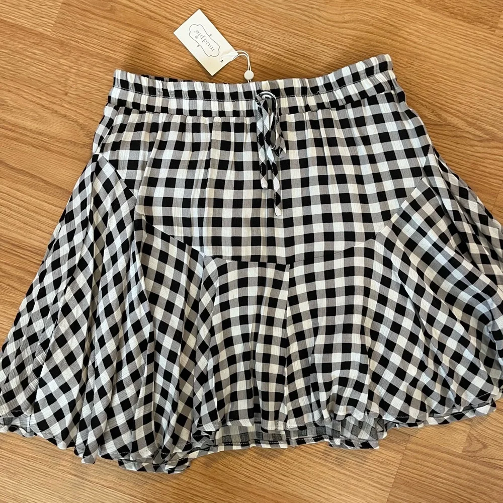 MudPie woman’s flounce checkered skirt - Picture 1 of 6